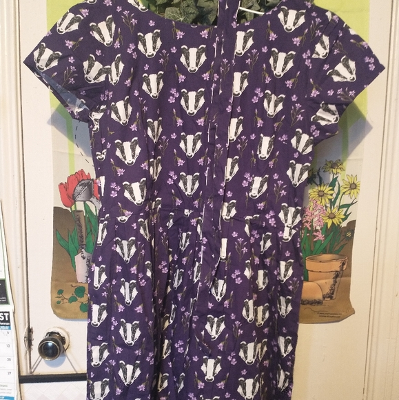 QUIRKY AND BEAUTIFUL RUN & FLY "BADGER PRINT" TEA PARTY DRESS - Picture 1 of 12
